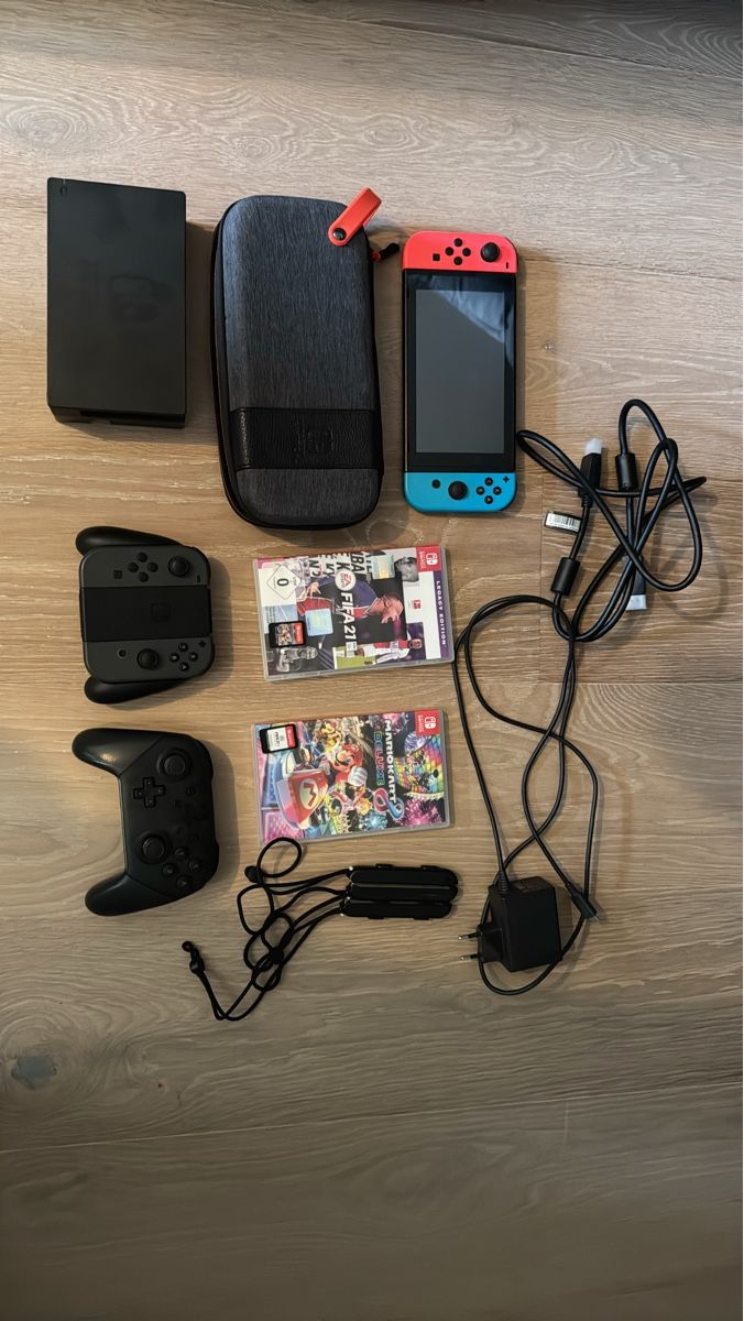 Nintendo Console: Nintendo Switch Konsole mit Zubehör – Nuovo (secondo la descrizione) da Uitikon Waldegg venduto da sch_68vz