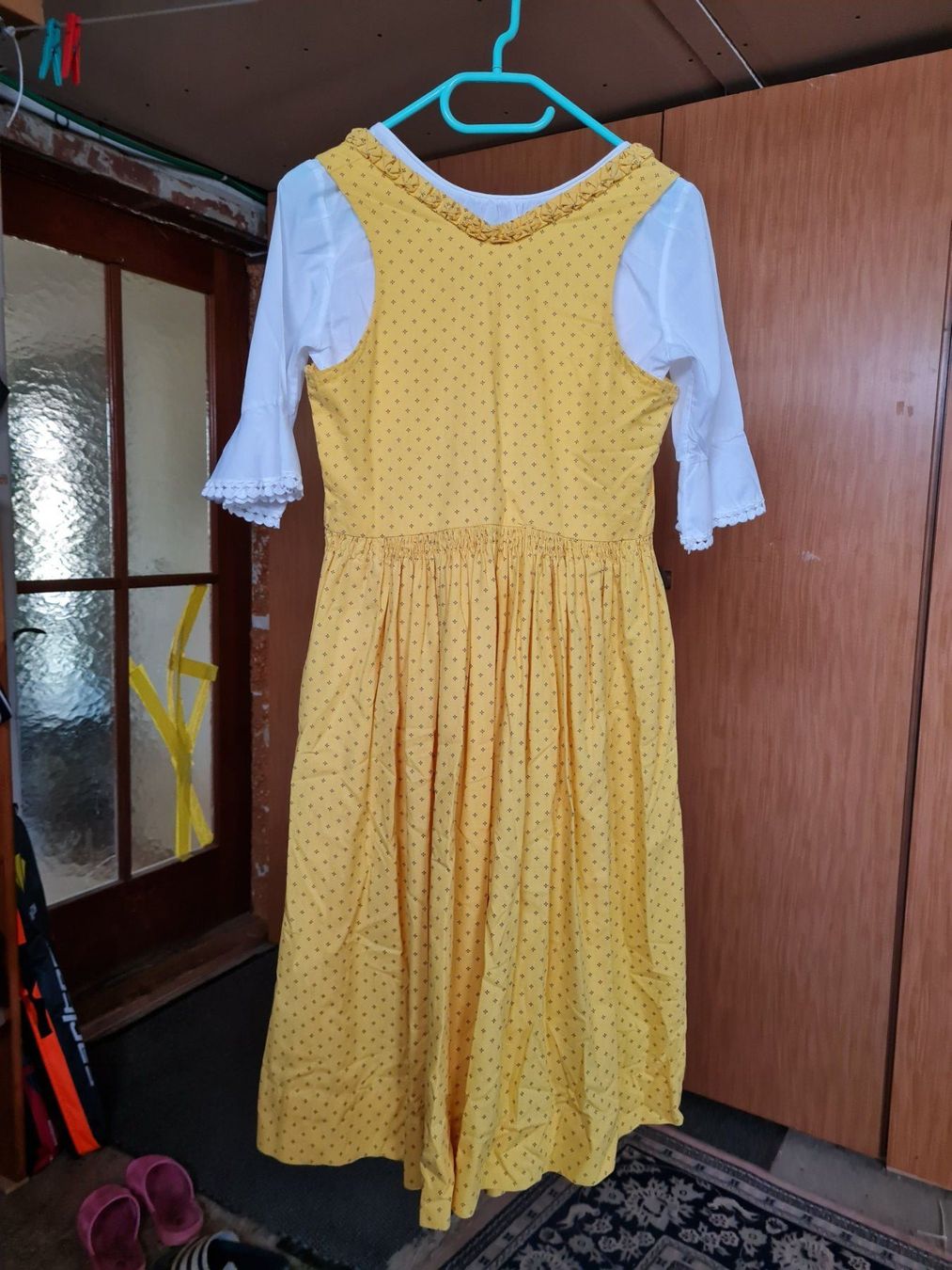 Robes: Dirndl Set , Grösse S-M – D'occasion à Coeuve par Nelly2 2