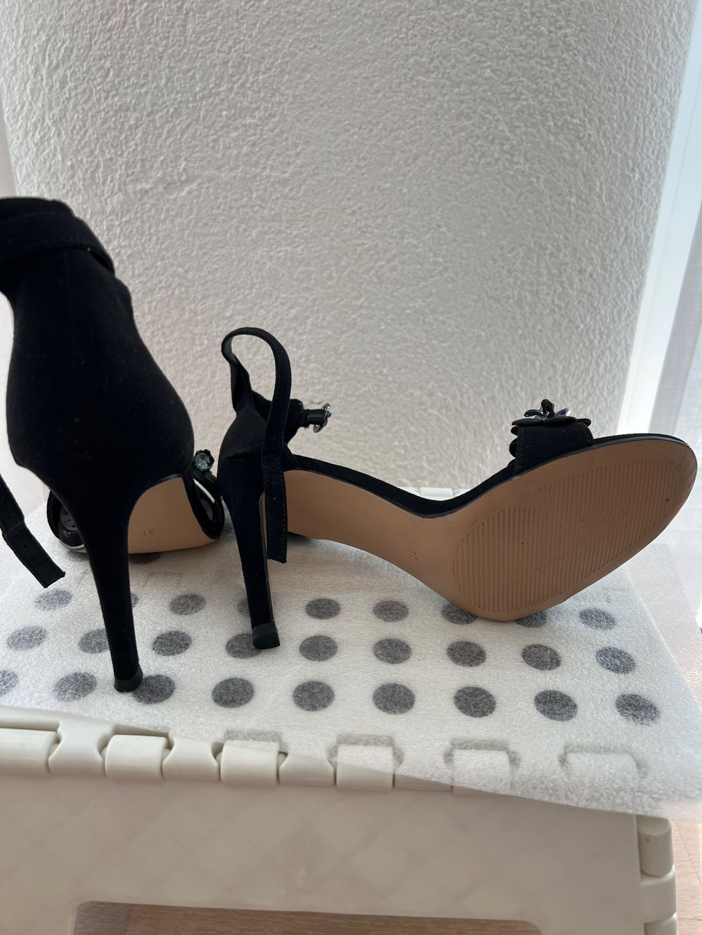 Dosenbach Scarpe da donna: Schwarze Pumps mit Blumen - ungetragen – Nuovo (secondo la descrizione) da Jona venduto da n.ferrari 1