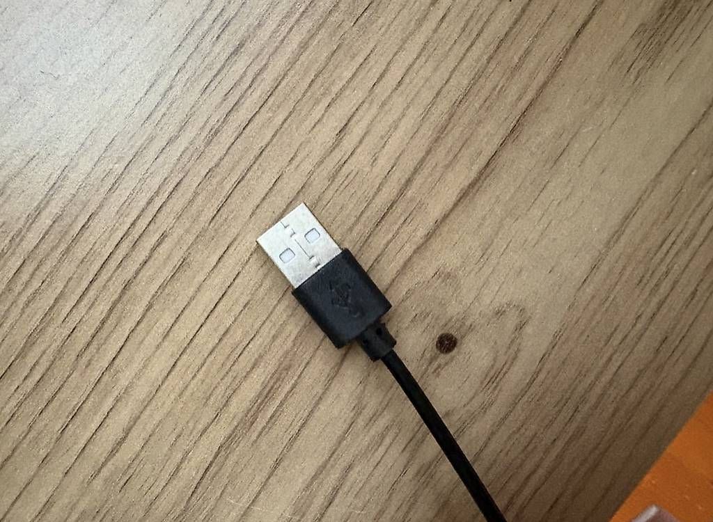 Lampes: UV Led Lampe mit Usb anschluss – D'occasion à Hellikon par ind_m7n8 2