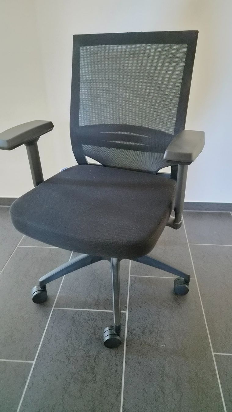 Stühle: Ergonomischer Bürodrehstuhl – Gebraucht aus Rafz von iw44 1