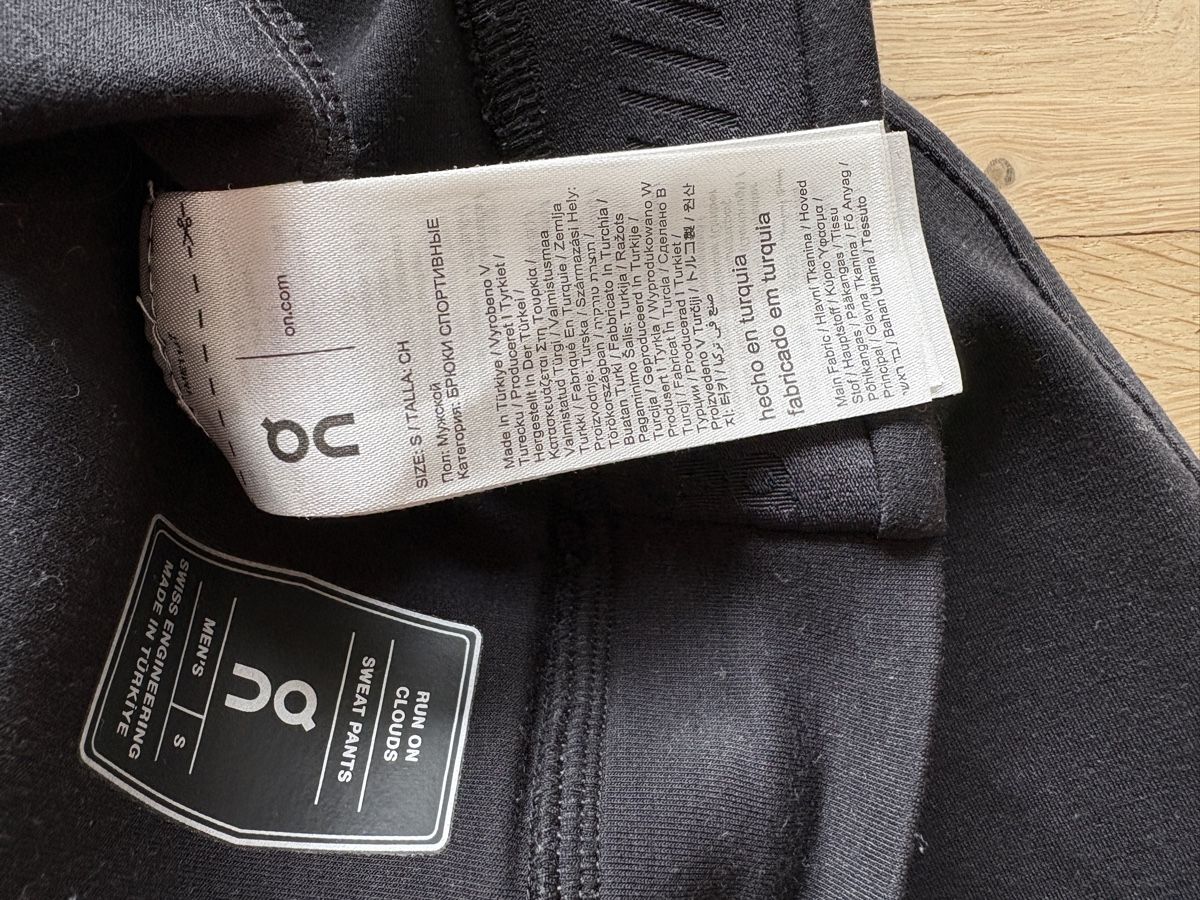 Pantaloni: ON run on clouds sweatpants – Usato da Rombach venduto da akiromay 3