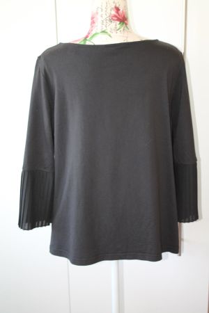 Schwarzes Shirt/Bluse mit Plisseeärmeln Top Zustand! NEU
