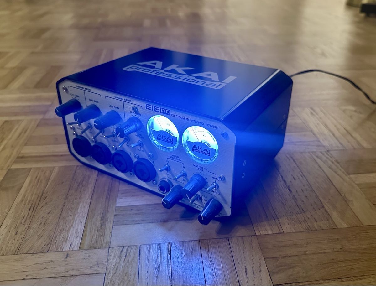 Akai Attrezzatura per studi di registrazione: AKAI Professional EIE Pro – USB Audio Interface – Usato da Zürich venduto da Kadloesen 2