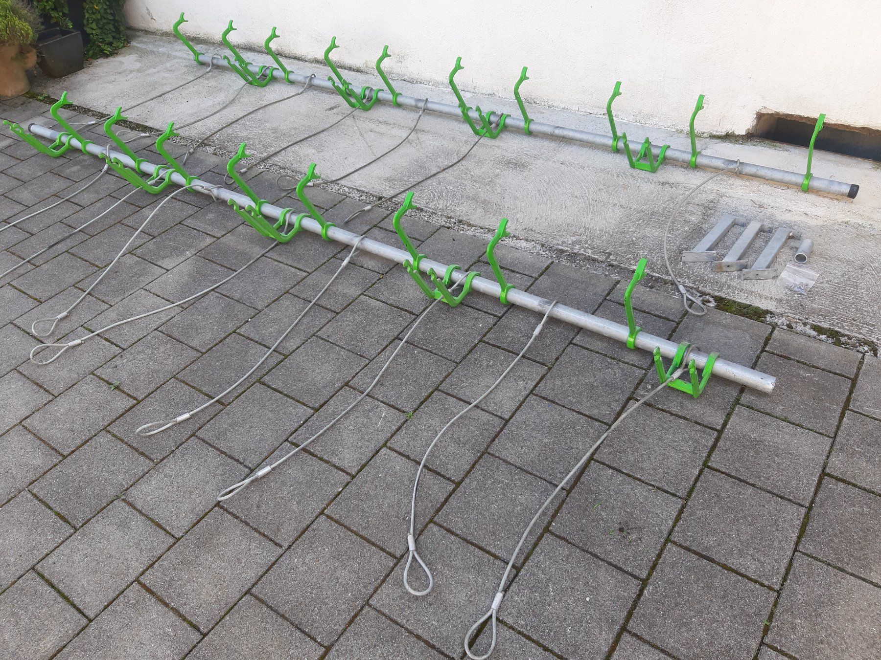 Supporti per biciclette: Velorechen Veloaufhängung velopa, 2 x 9 Plätze, 762cm – Usato da Volketswil venduto da bauteilverwerter 1