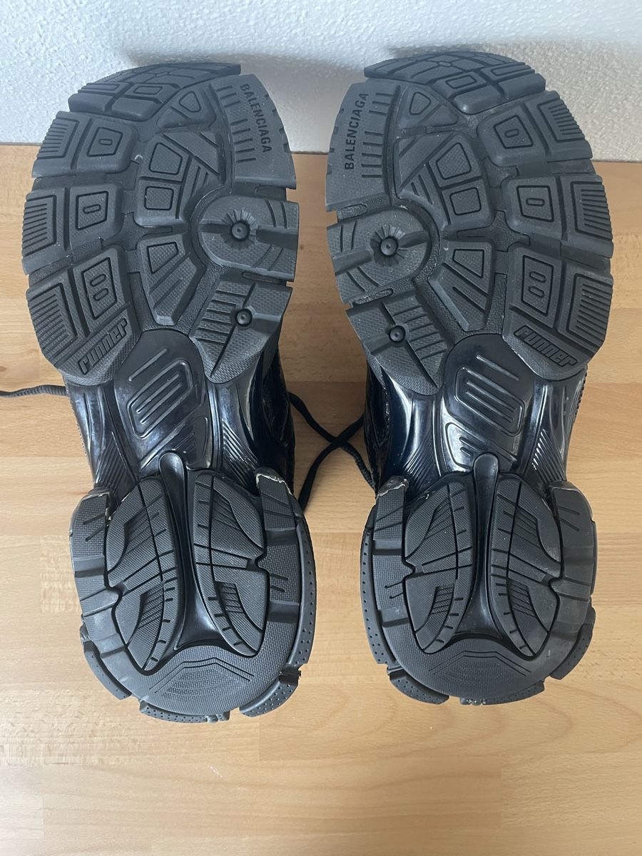 Balenciaga Scarpe da uomo: Balenciaga Runner Black Gr. 45 Top Zustand – Usato da Hünenberg See venduto da nik_g2y2 9