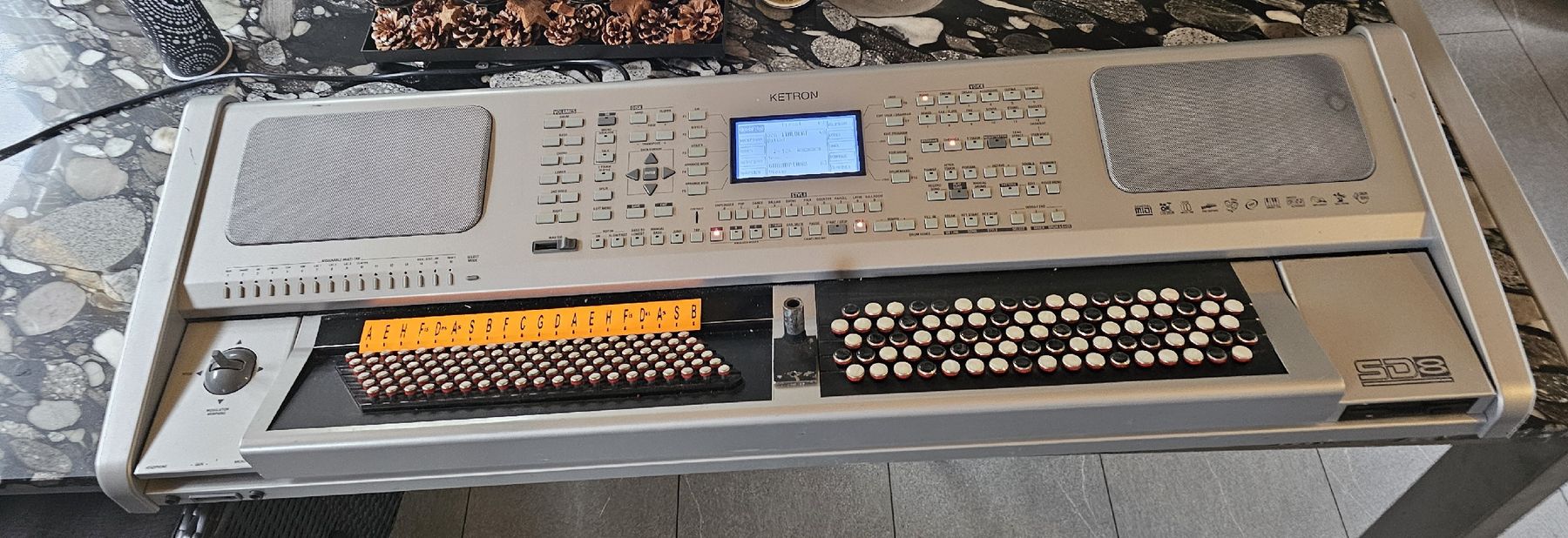 Strumenti musicali: Ketron SD8 midi B-Griff Knopfgrifftastatur – Usato da Erschwil venduto da hexeraus