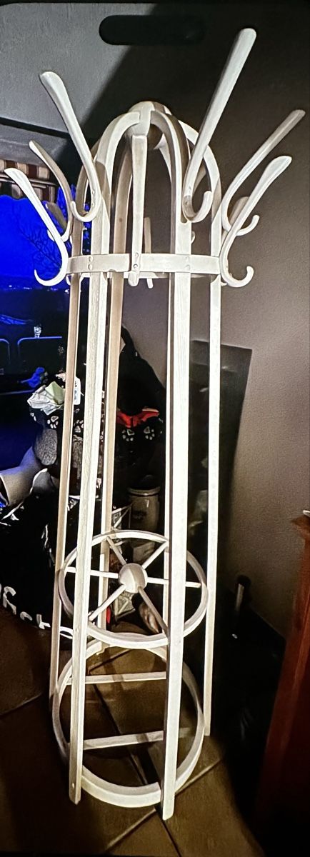 Garderobe: Seltenheit ! Wunderschöner Kleiderständer – Gebraucht aus Bettlach von win_z8sd