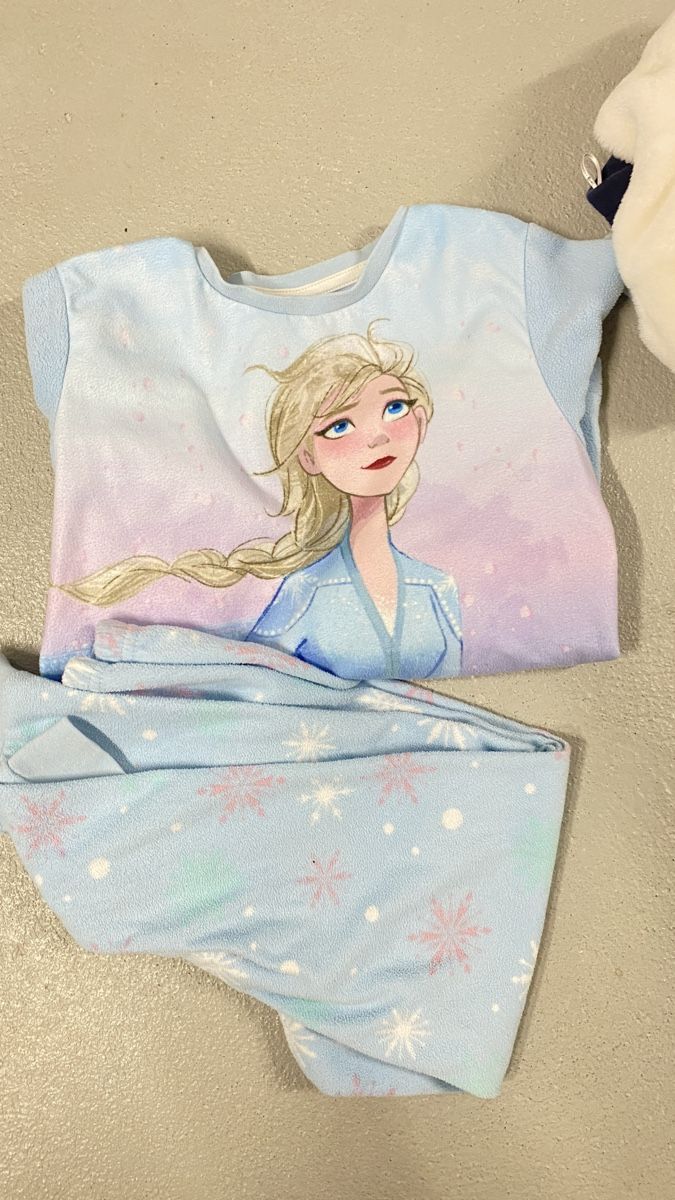 Lotti & Set di vestiti: Elsa Kleider Set 5-6 Jäjrig – Usato da Beinwil (Freiamt) venduto da Akgeun 3