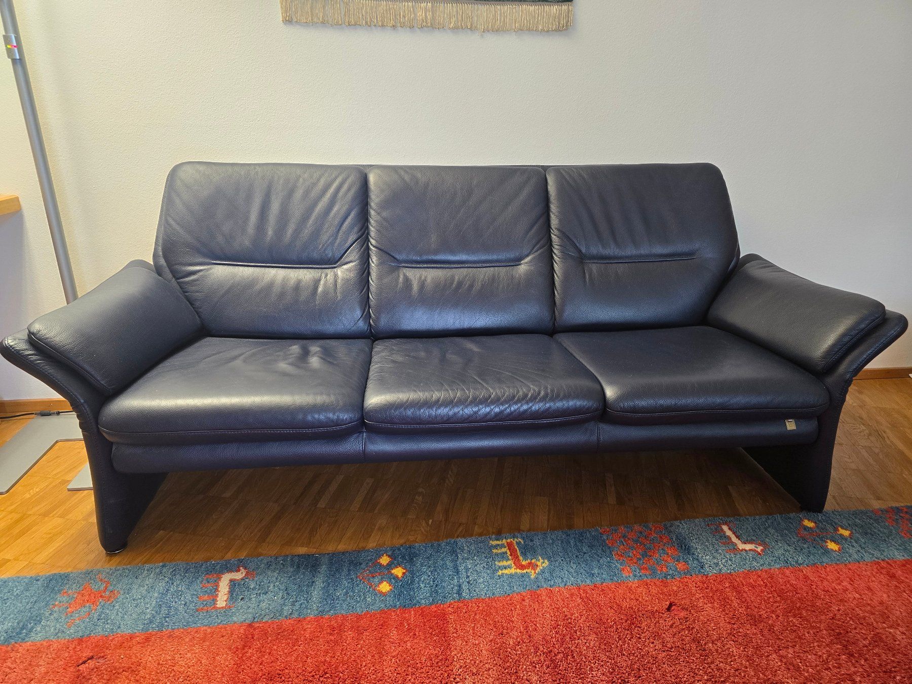 Sofas: Sofa dunkelblau Leder mit Hocker guter Zustand – Gebraucht aus Zürich von and_8jnp