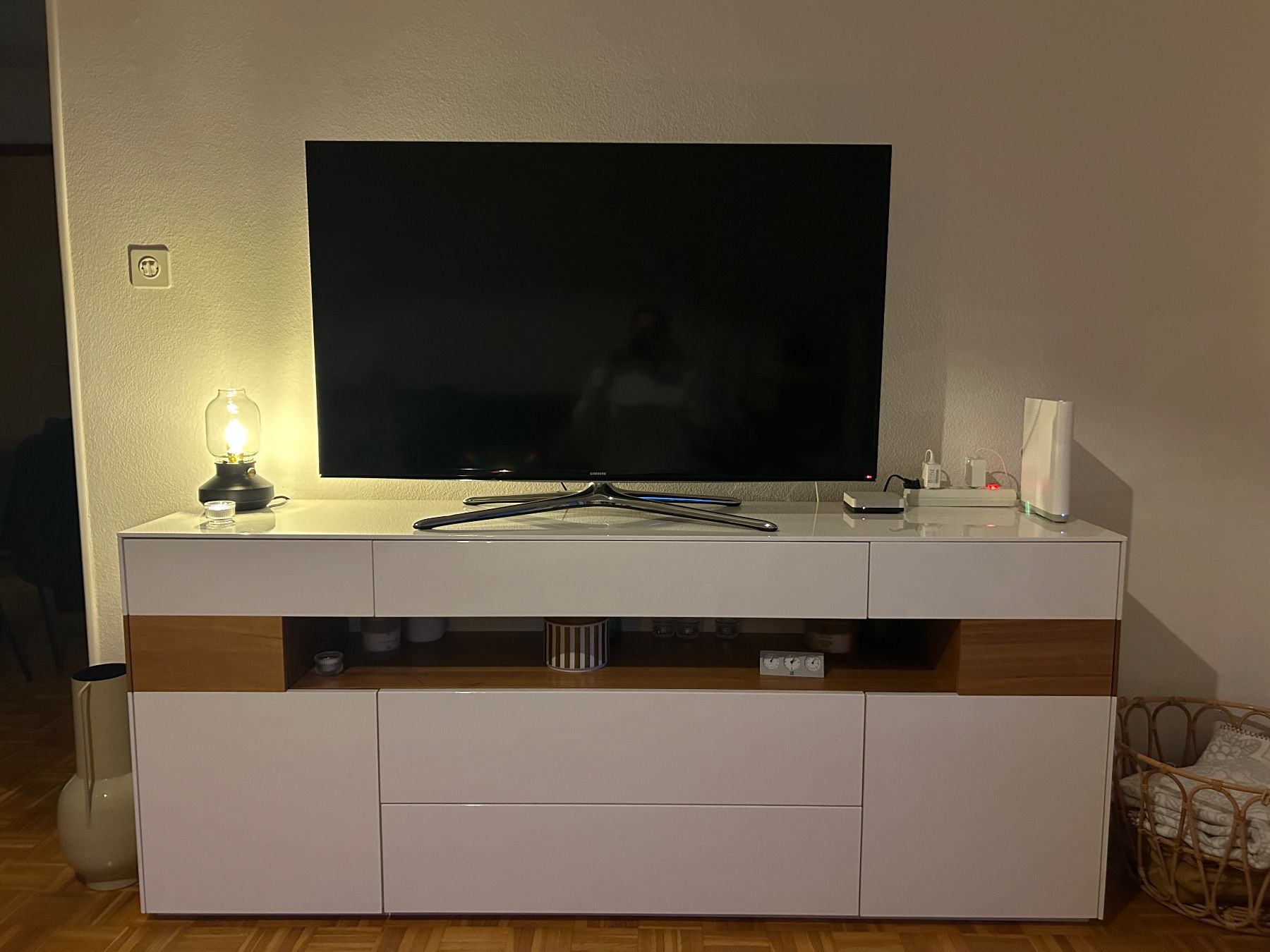 Pfister TV Möbel: Meuble TV pfister – Gebraucht aus Payerne von cla_w87h