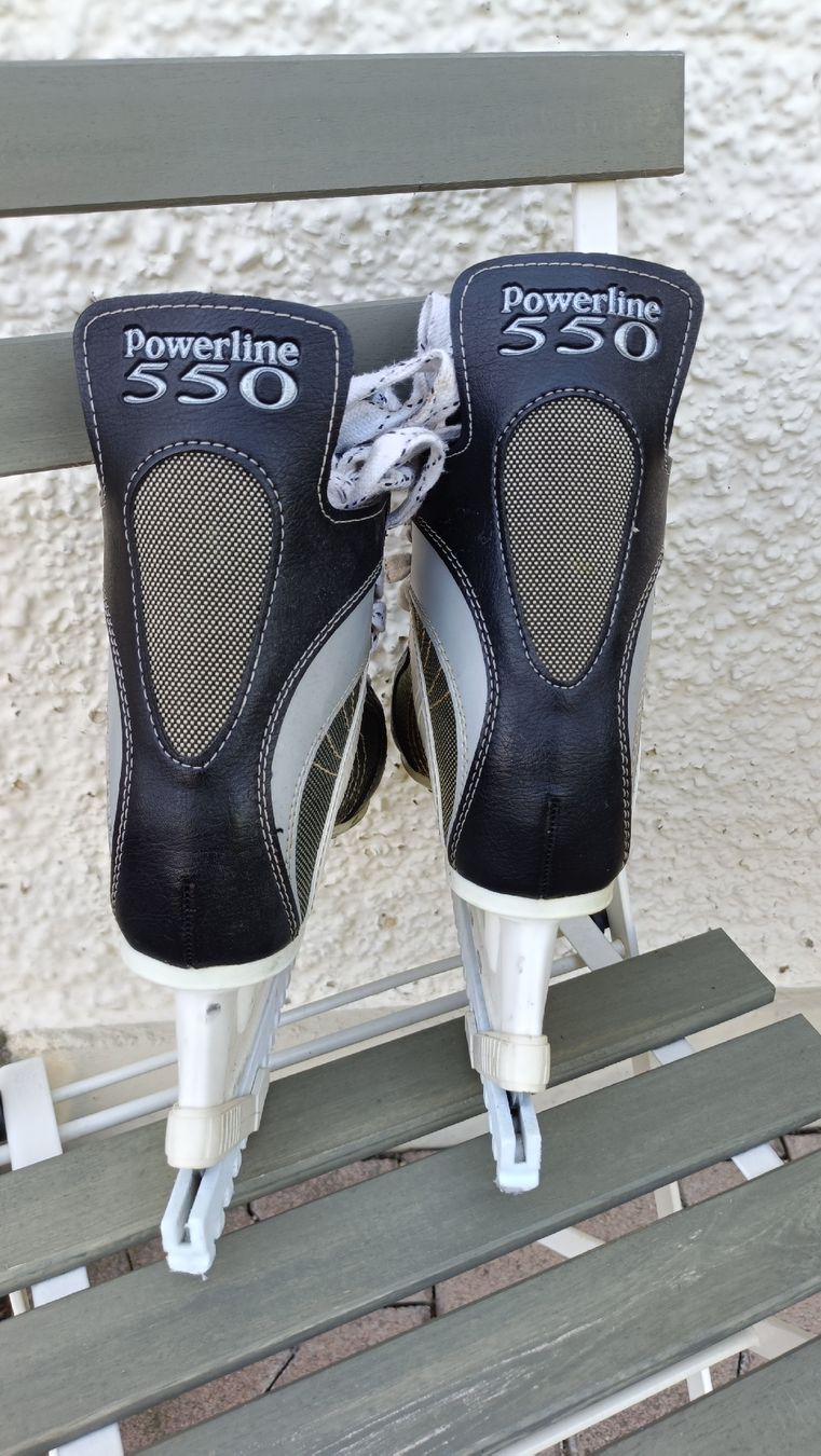 Ccm Pattini da ghiaccio: Schlittschuhe CCM Gr 39 – Usato da Koppigen venduto da Fabi_23 1