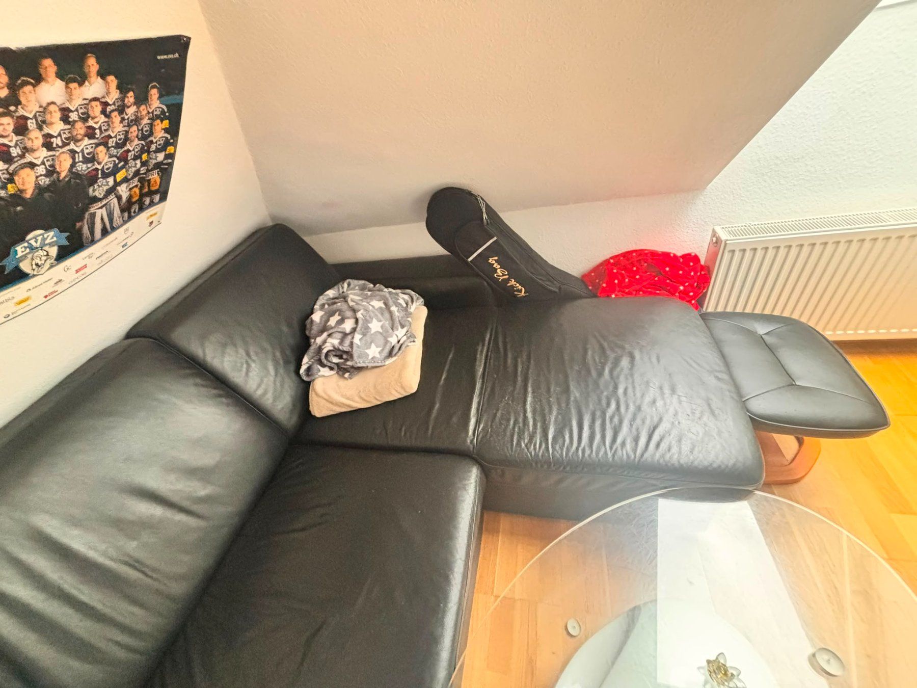 Sofas: Ecksofa Leder schwarz gebraucht mit Glasstisch – Gebraucht aus Altdorf UR von Fil_k7bn 5