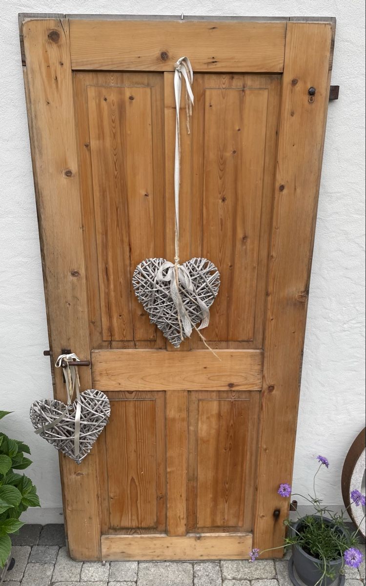 Porte: Antike Holztür mit Dekoherzen – Usato da Escholzmatt venduto da BiLi55
