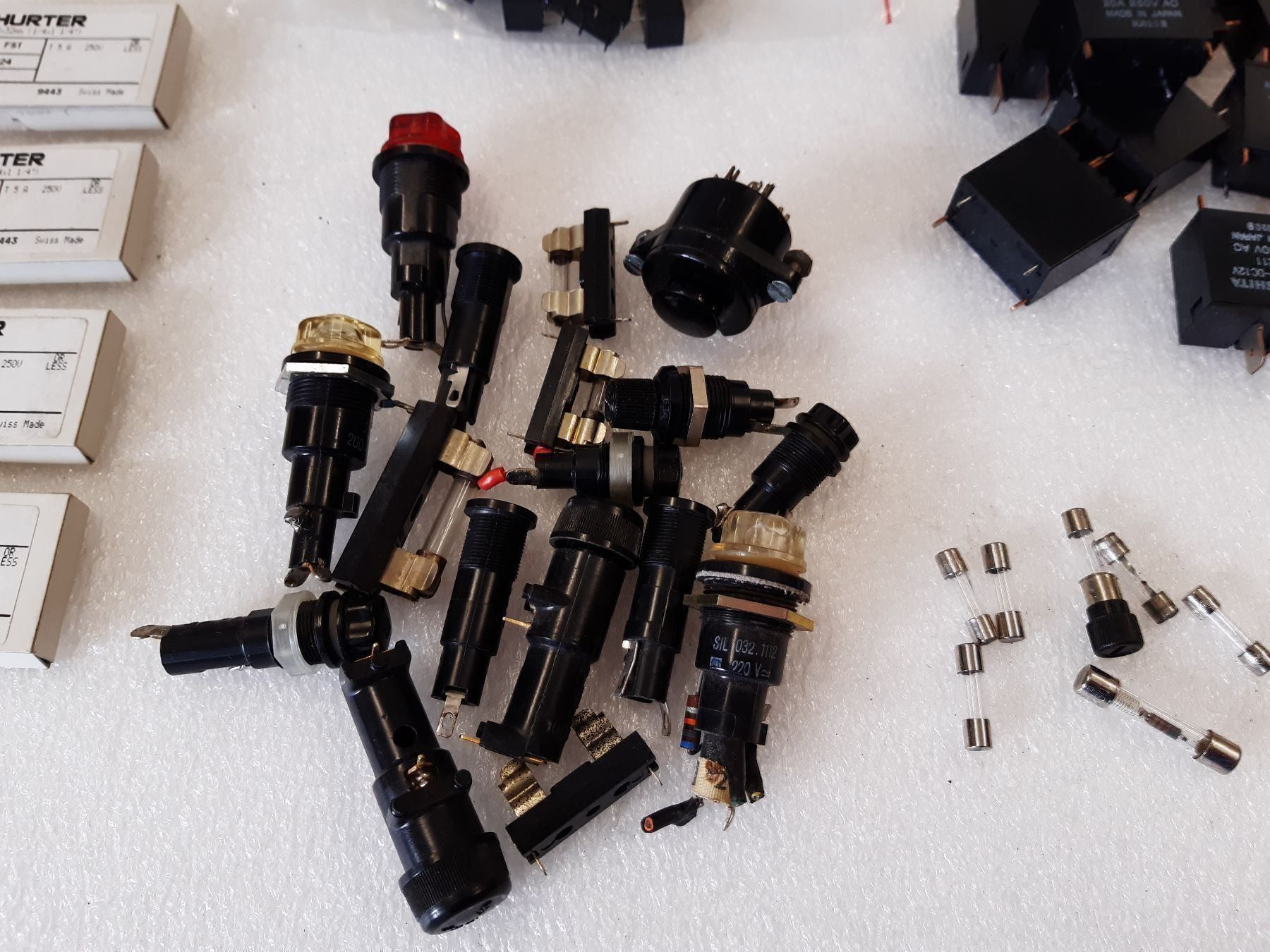Componenti elettronici: Sicherungen und Fassungen – Usato da Trubschachen venduto da Caddy8 5