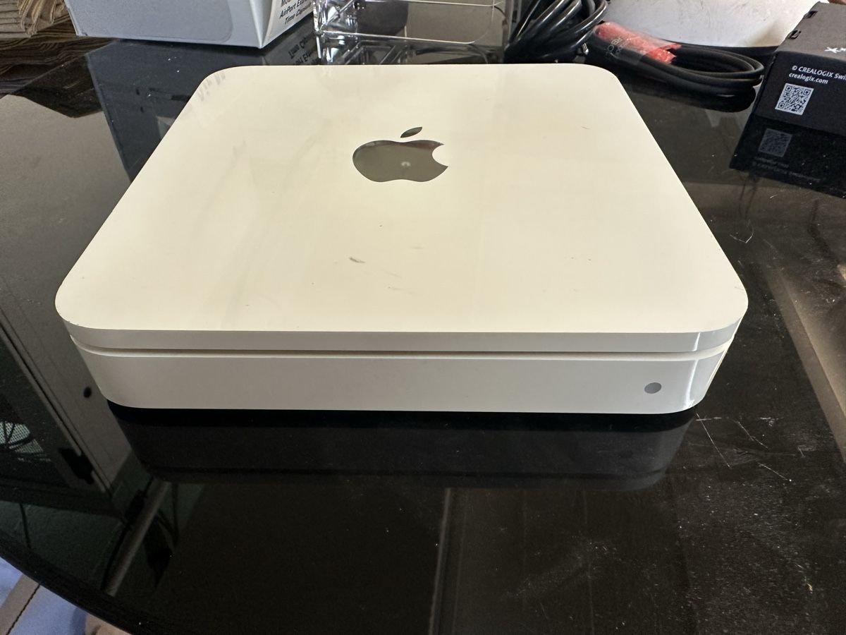 Apple Disques durs: Apple Time Capsule 2TB – D'occasion à Luzern par FrankGroebel