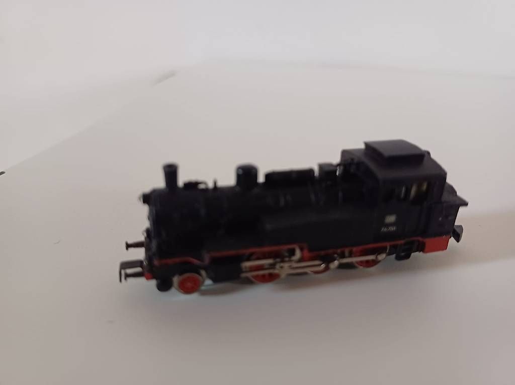Modellini di ferrovie: Märklin Spur Z Lock mit Wagen – Usato da Lützelflüh-Goldb venduto da Samoth71 1