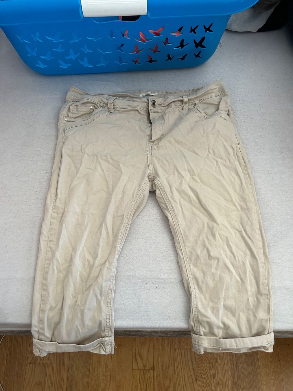Pantaloni: Pantalon 3/4 taille 40 – Usato da Reconvilier venduto da Panda90