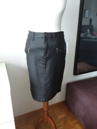 Jupe en simili cuir noir C&A T38