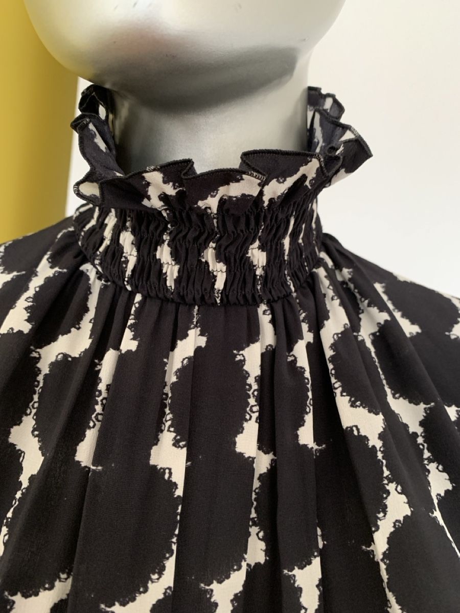 Akris Camicette: AKRIS: Exklusive Seiden-Bluse mit Punktmuster, 36 – Nuovo (secondo la descrizione) da Luzern venduto da paulablue 1