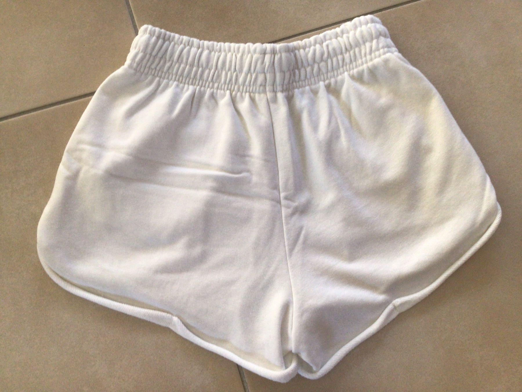 Bershka Pantaloni: Bershka Shorts, Grösse S – Usato da Frauenfeld venduto da Stehojen 1