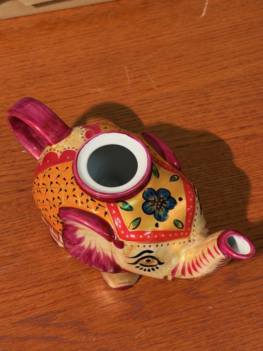 Teekannen: Vibrant Elephant Teapot - Unique Ceramic Piece for Autumn – Gebraucht aus Lausanne von vas_mbk2 4