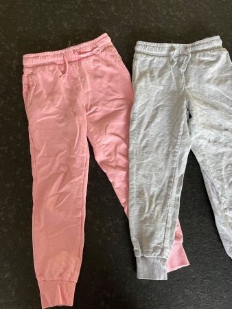 2 Trainerhosen Gr.122