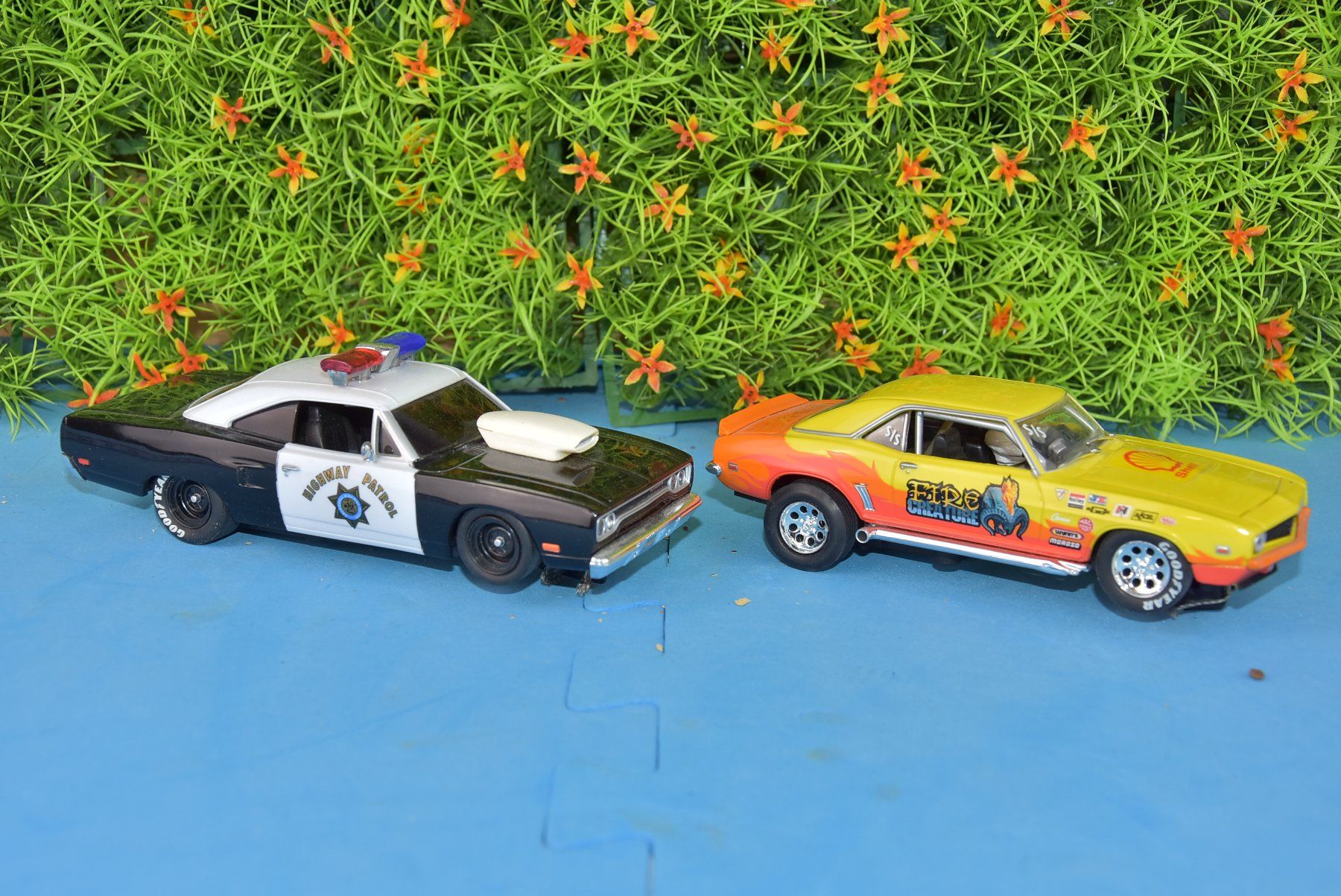 Carrera Modellautos: FÜR FR. 1.00   CARRERA EVOLUTION 2 STÜCK SUPER KLASSIKER iO – Gebraucht aus Wohlen AG von 5610WOHLEN- 1