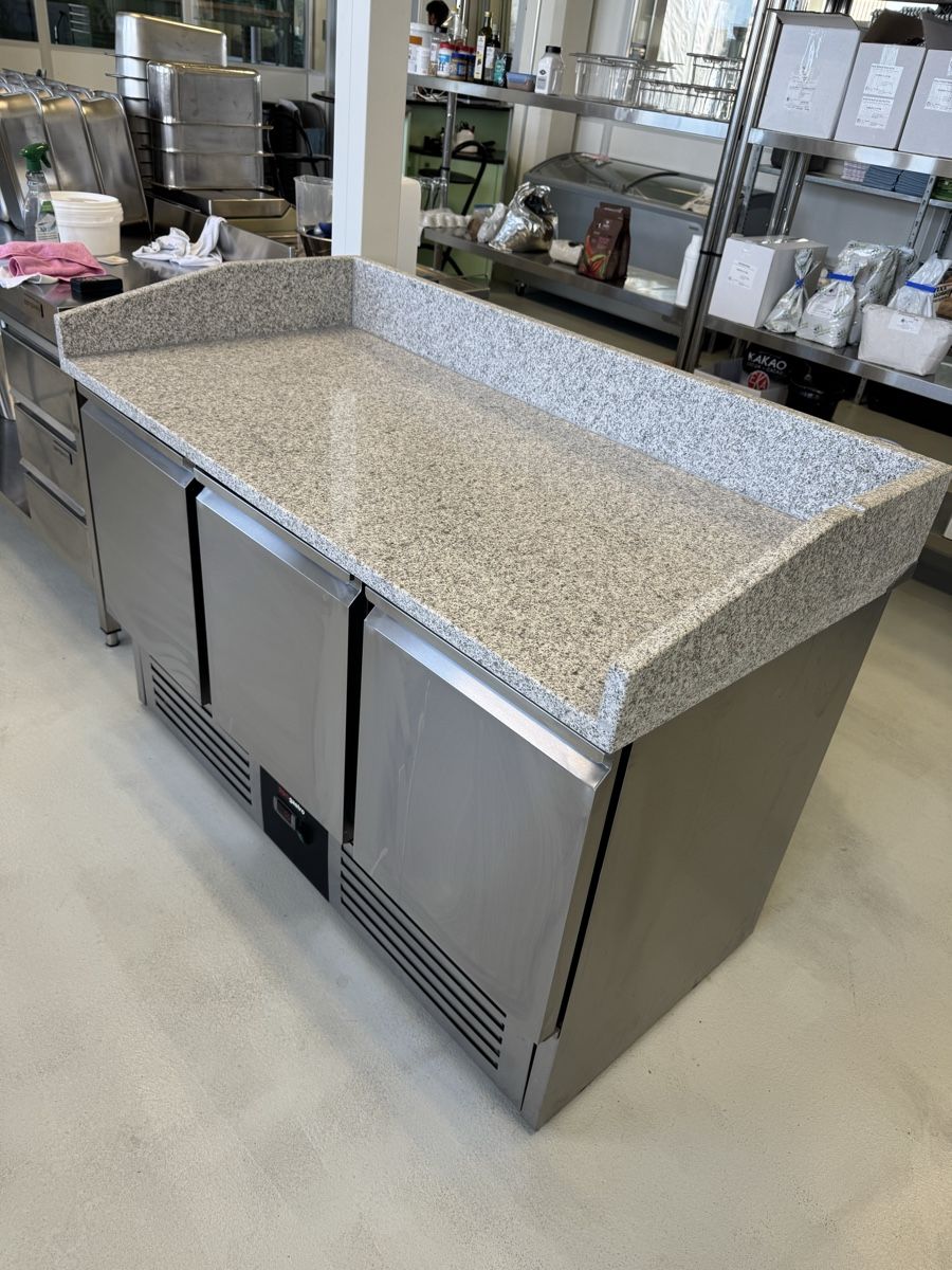 Ggm Gastro Elettrodomestici da cucina: Pizzatisch Edelstahl mit Granitabdeckung – Usato da Lüchingen venduto da Bluejay79 1