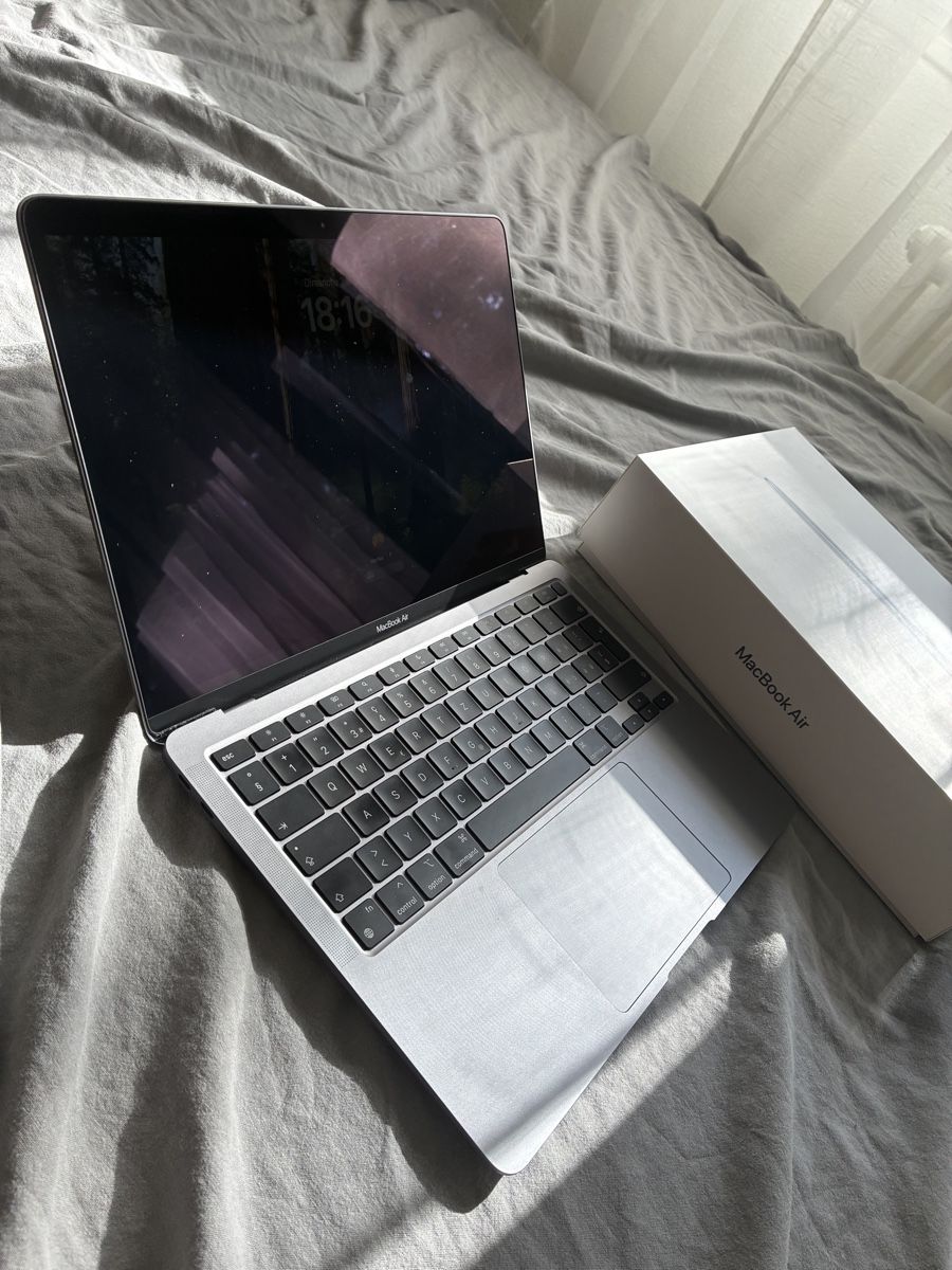 Apple Notebooks: MacBook AIR 2020, gris, avec boîte, M1 – Gebraucht aus Lausanne von pin_q6zj 2