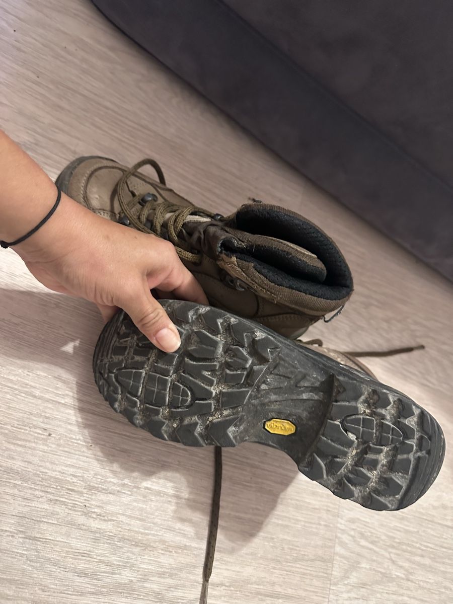 Lowa Scarpe da uomo: Chaussures de randonnée LOWA, pointure 36,5 – Usato da Massongex venduto da SwissDistributor 2