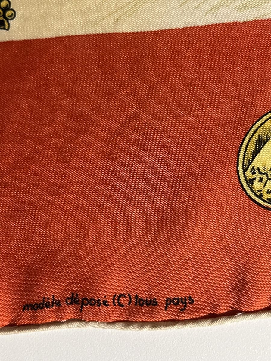 Foulard & Sciarpe: Carré de soie Baccara, vintage. – Usato da St-Pierre-Clages venduto da ste_xk6p 2
