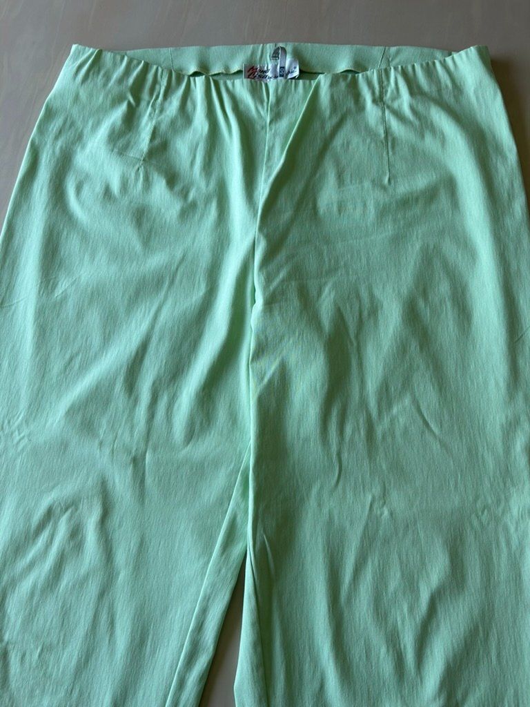 Monnalisa Pantaloni: Hose in Gr. 50, lindgrün (hell) – Usato da Russikon venduto da Pebblybeach 1