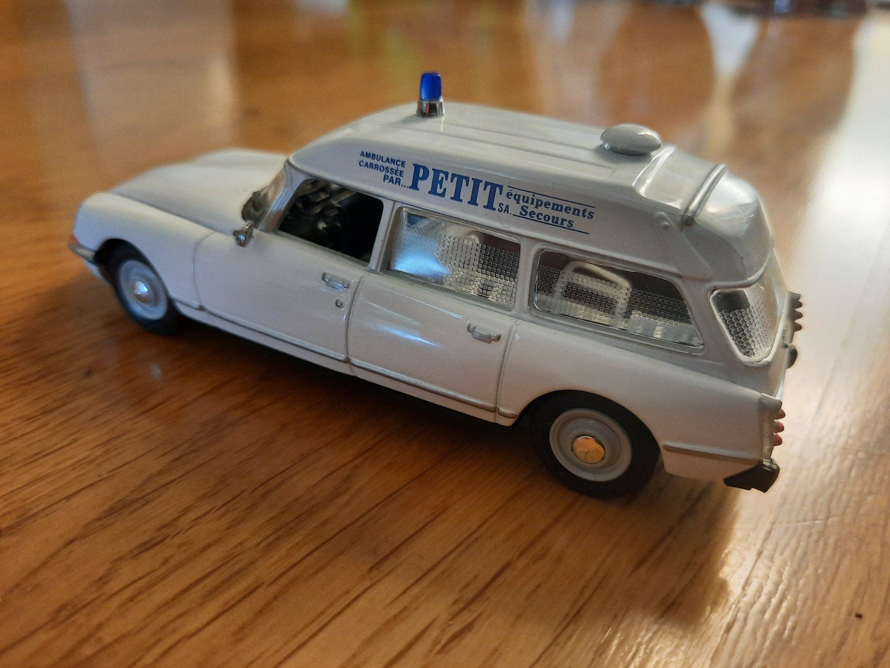 Citroën Modellautos: Citroen DS/ID, Ambulance – Neu und originalverpackt aus Luzern von Namruk01 3