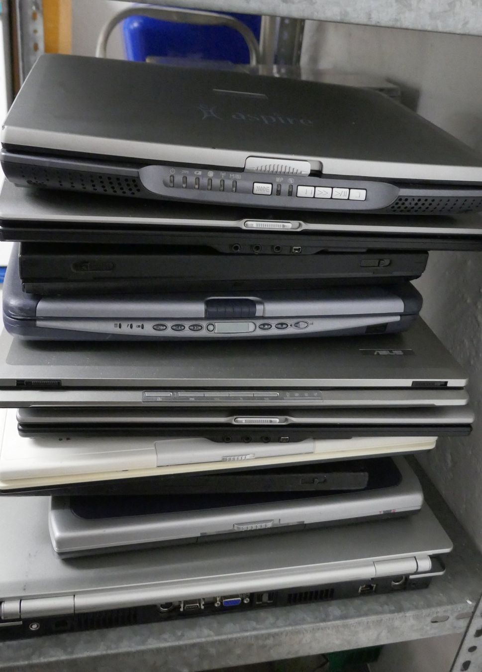 Portables: Alte Laptops – Défectueux à Wenslingen par FairlightCMI