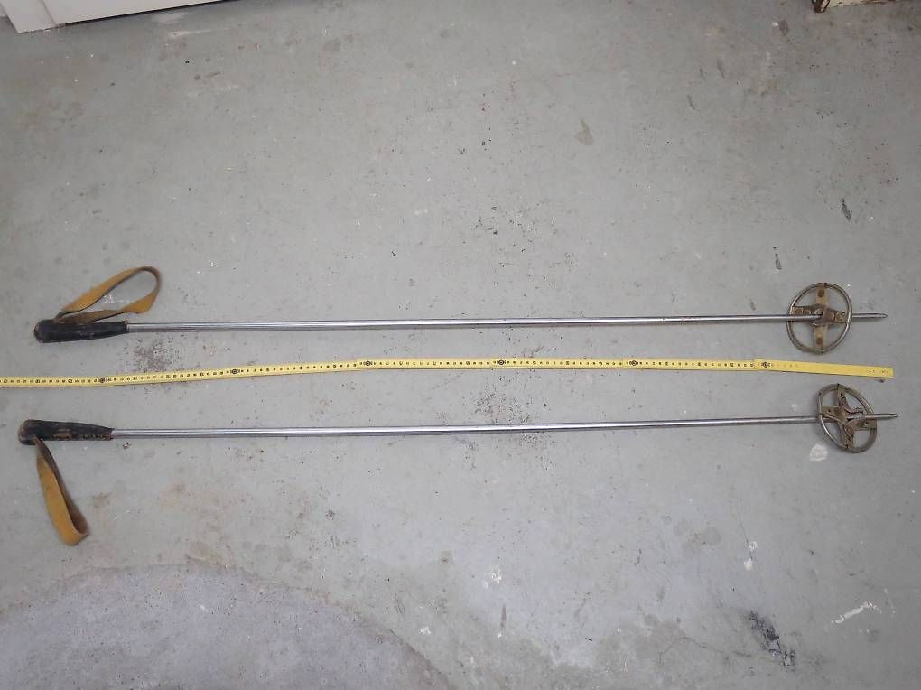 Skistöcke: Original vintage Skistöcke ca. 130 cm – Gebraucht aus Zürich von 1.Simon
