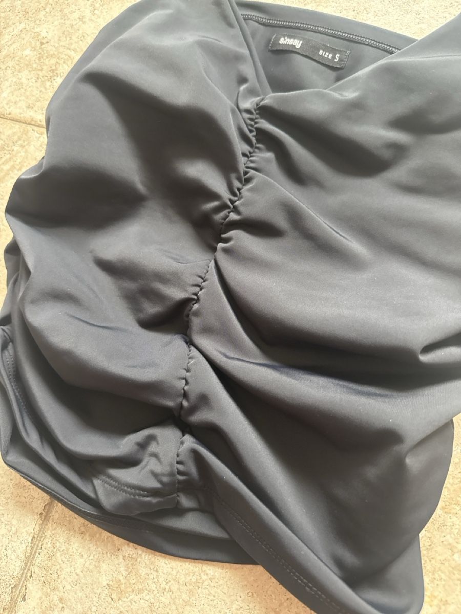 Top: Schwarzes Sommer-Top mit Raffung (Grösse S) – Nuovo (secondo la descrizione) da Pratteln venduto da syr_g2ql 2