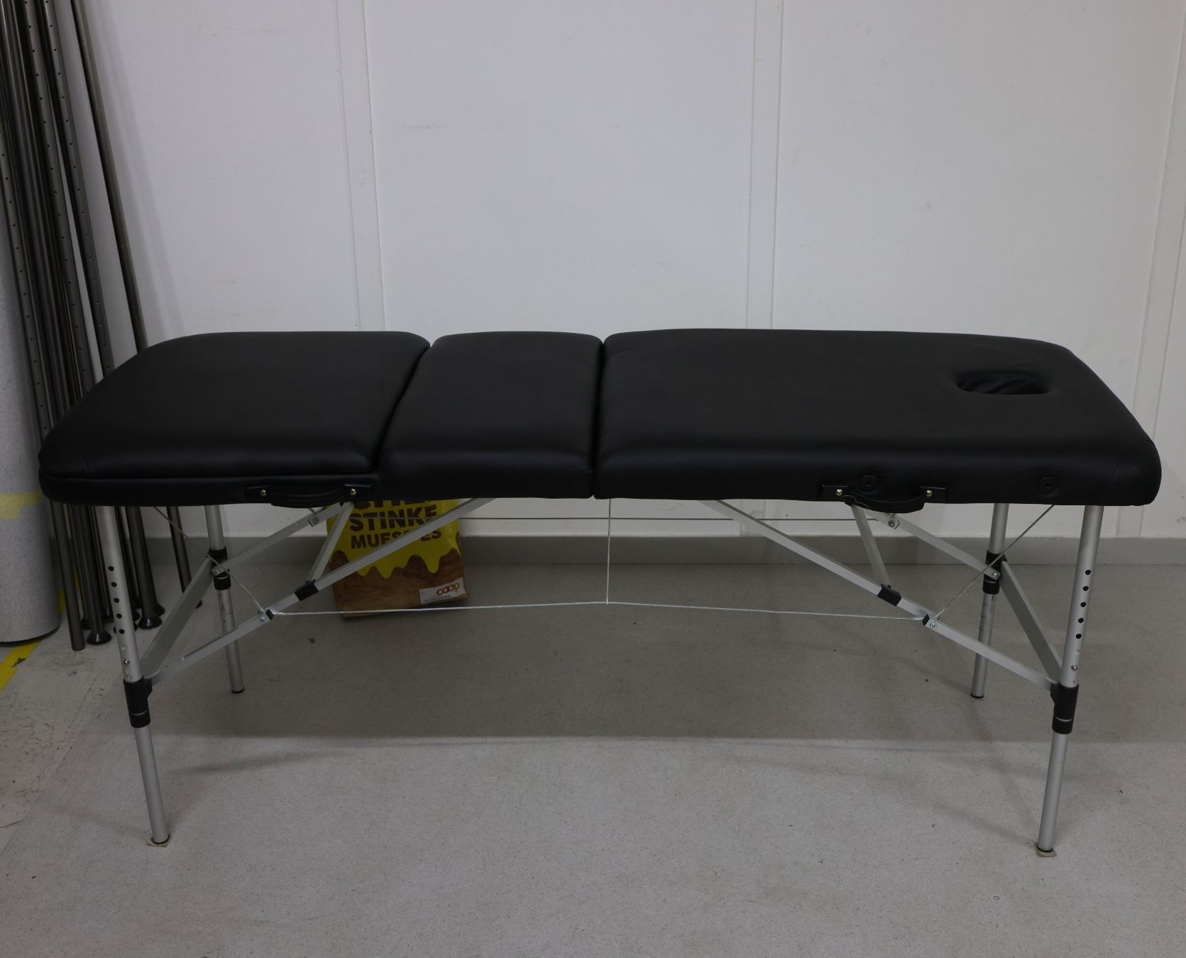 Lettini & sedie per cosmetici: Kompakte Massageliege – Usato da Volketswil venduto da brockipfannenstil 4