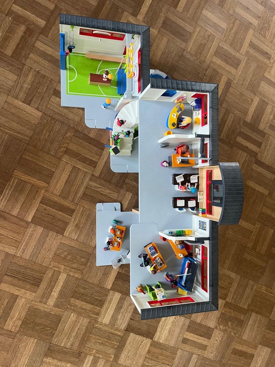 Playmobil Jouets: Playmobil Schule inkl. Turnhalle – D'occasion à Spiegel b. Bern par Capdiva 2