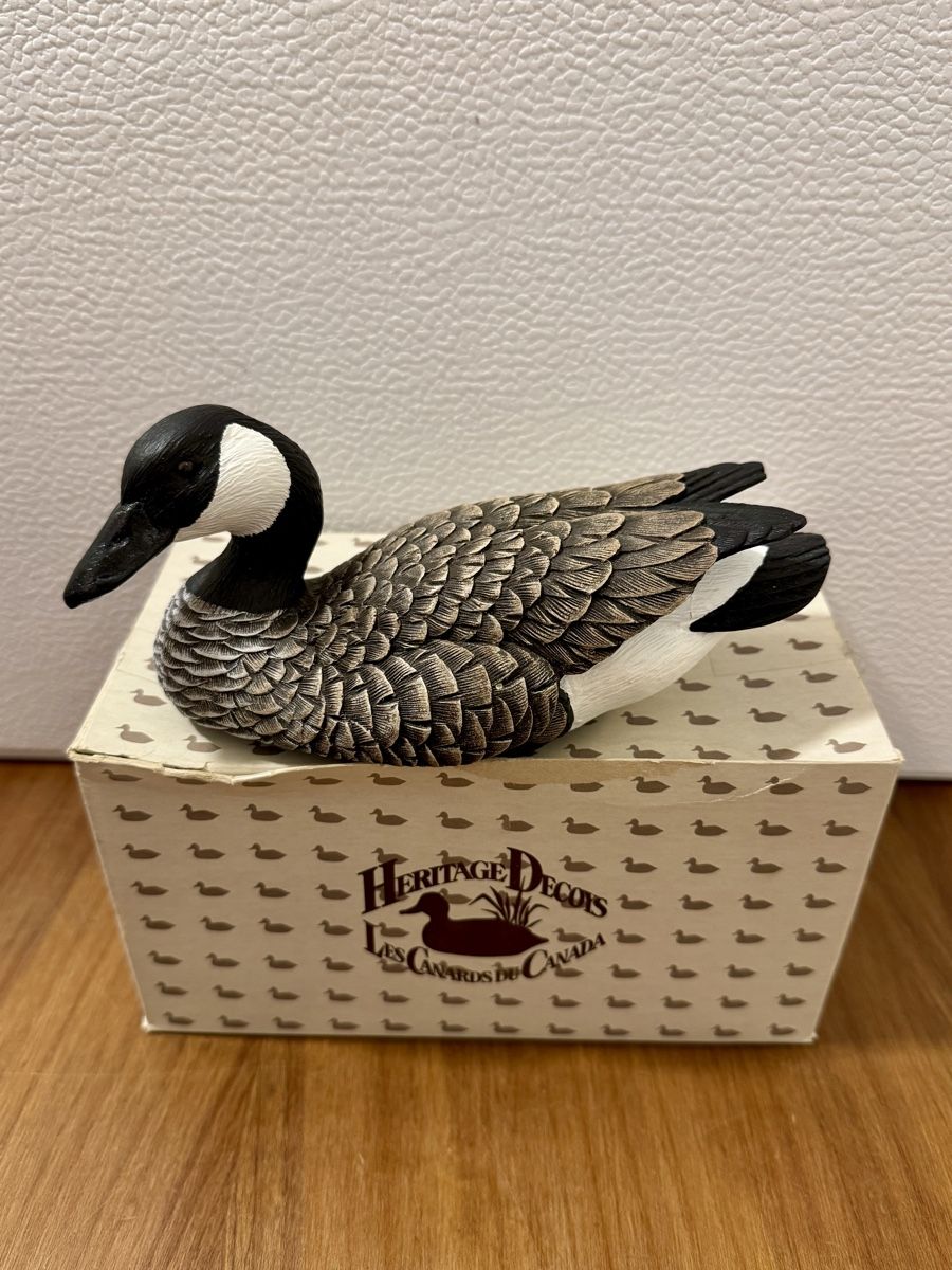 Statuette: GANS Figur, Heritage Decoys, handgeschnitzt – Nuovo e nell'imballaggio originale da Zürich venduto da Nobs1 2