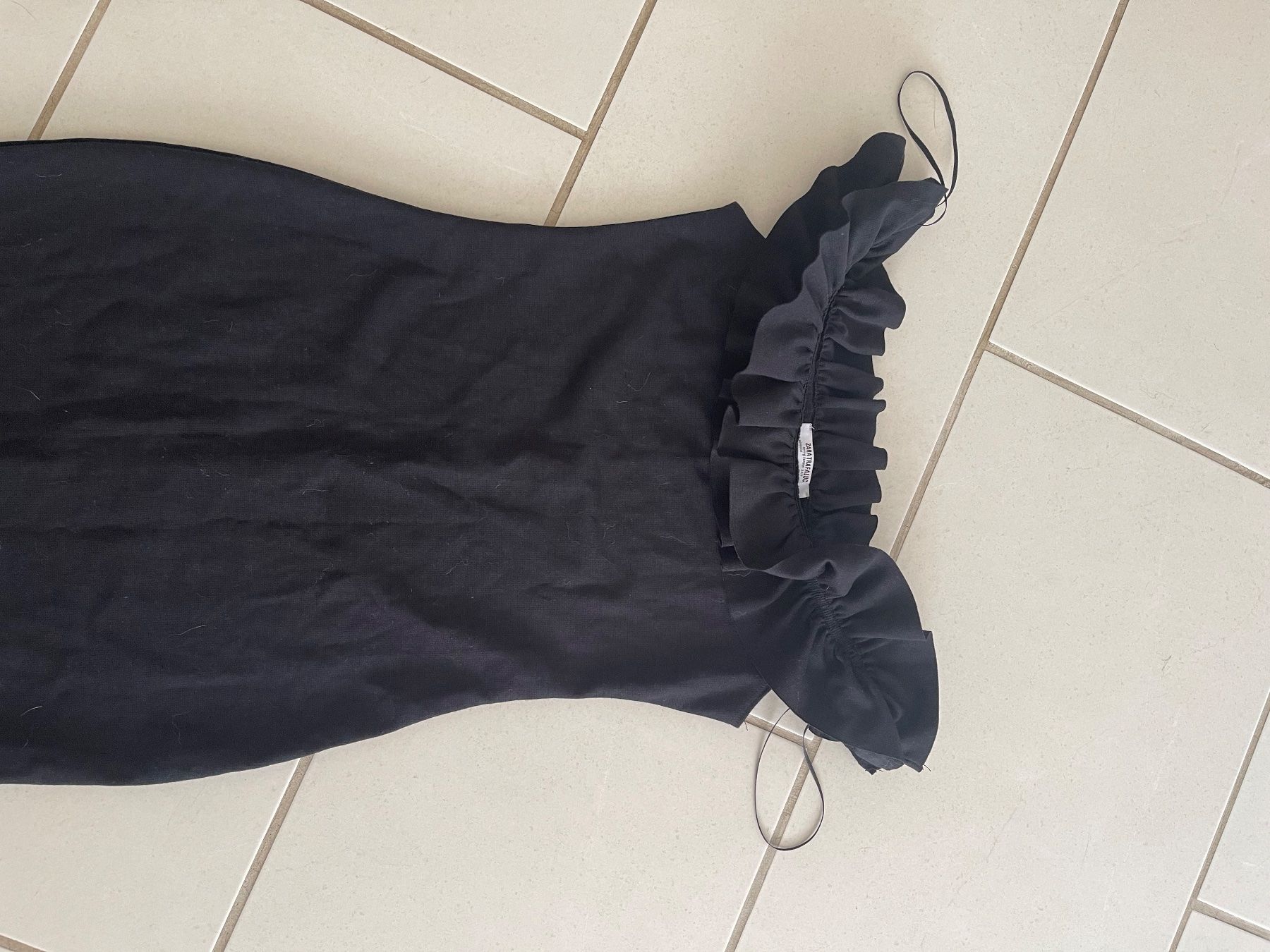 Zara Vestiti: Enges Zara Kleid Gr S Schwarz mit Volants – Usato da Bassersdorf venduto da Sandy456 2
