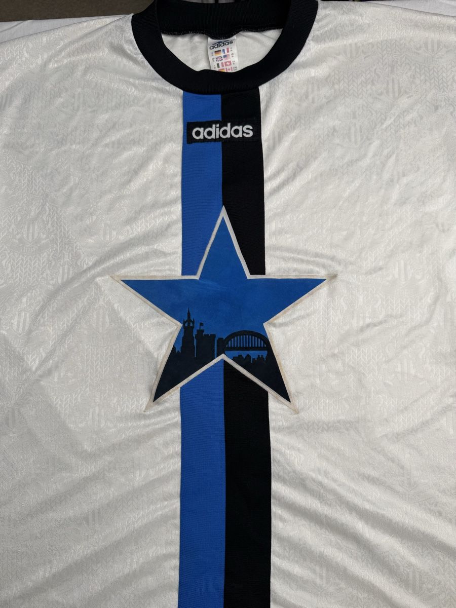 Adidas Canottiere & Pantaloni: Newcastle United 95/96 training shirt – Nuovo (secondo la descrizione) da Baden venduto da Timelessthreads 2