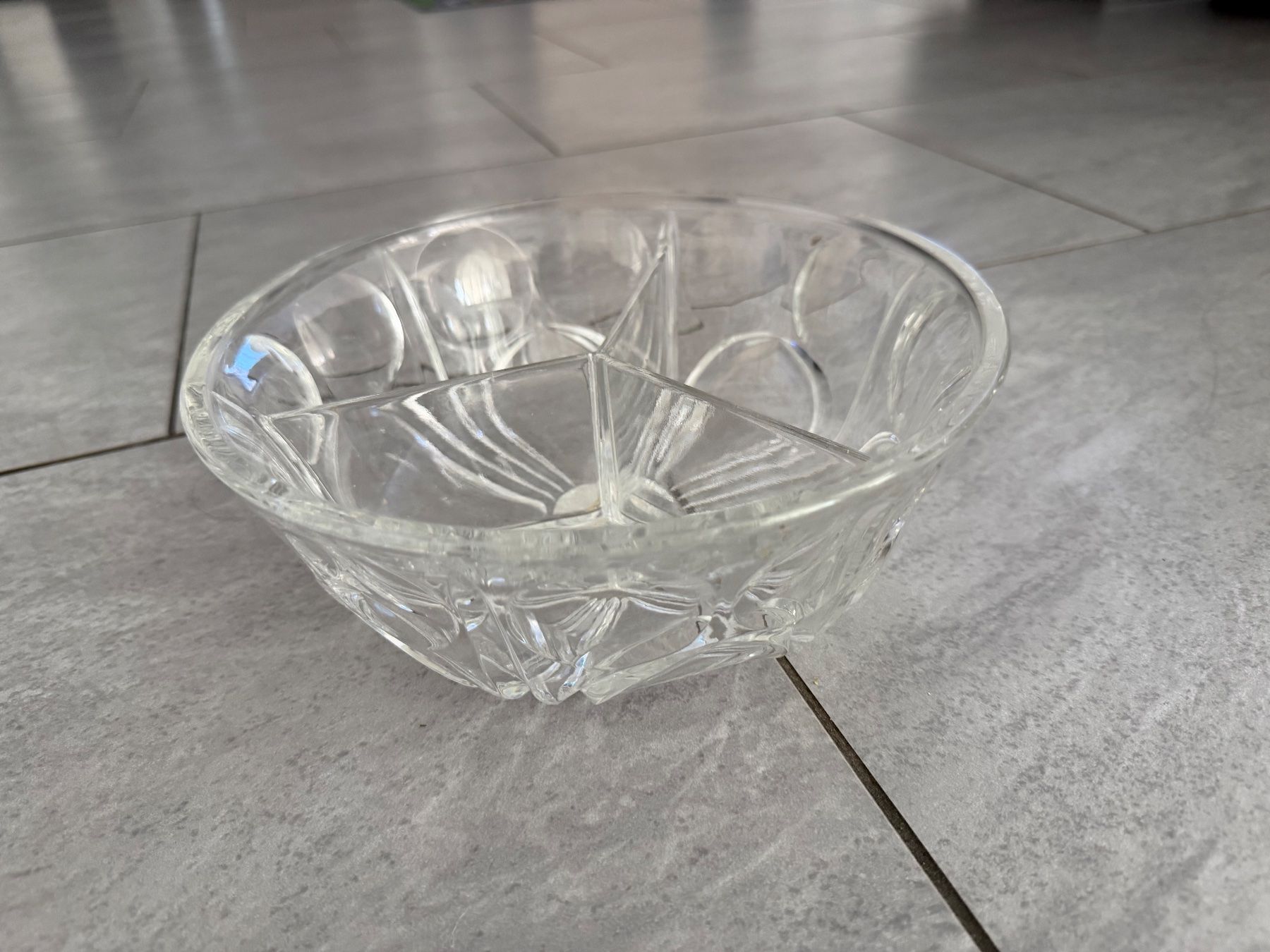 Schalen: Glasschale / 3 geteilte Abschnitte – Gebraucht aus Bülach von Loredana13