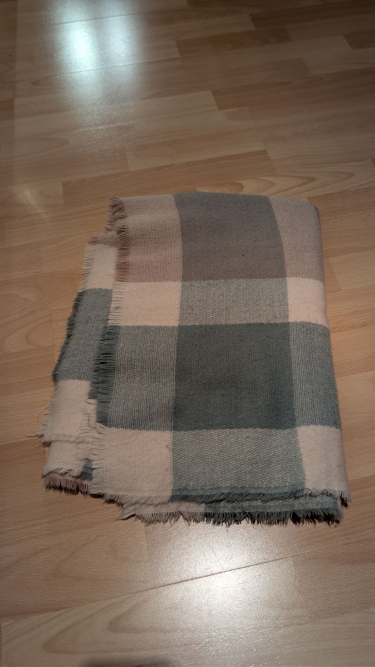 Foulard & Sciarpe: grosser Winterschal – Usato da Birrwil venduto da dan_jdw7