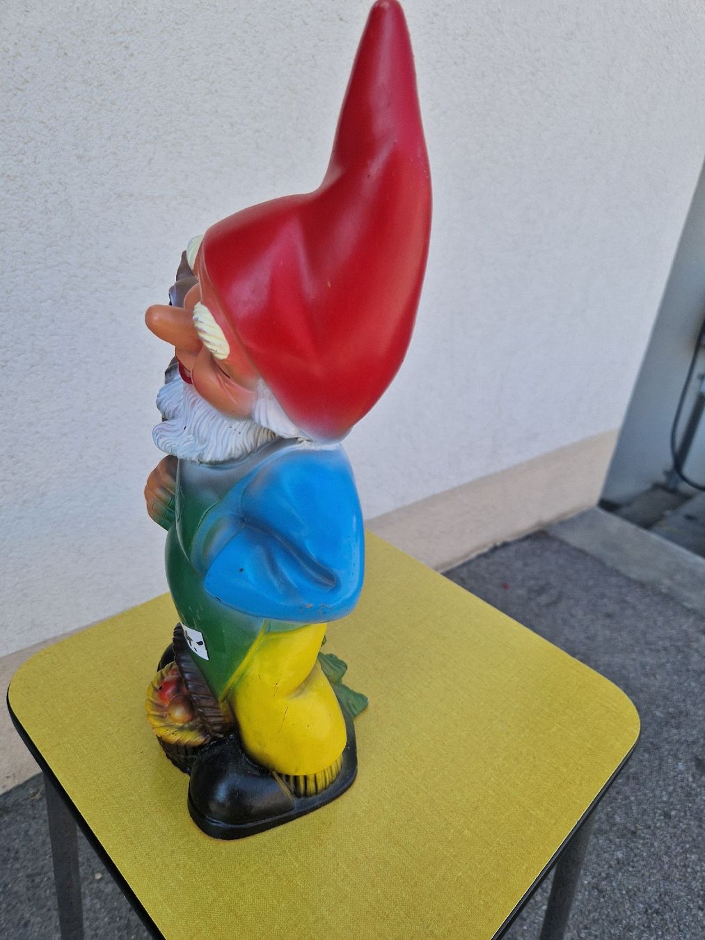 Figurines: Gartenzwerg mit Eichhörnchen und Korb, 42cm hoch – D'occasion à Mörigen par Clio111 1