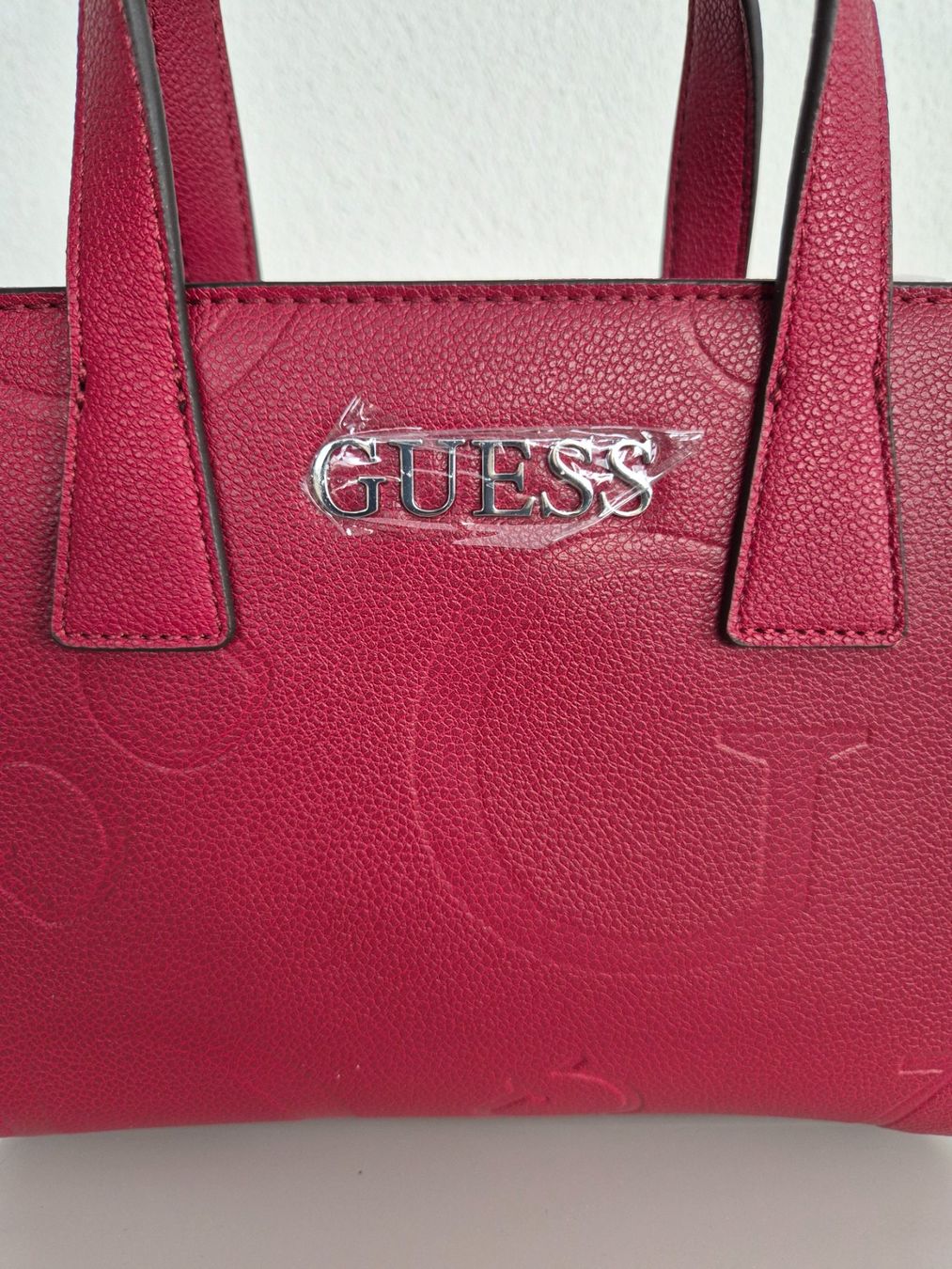 Guess Borse da donna: Neue, originale Guess Tasche Forber Mini in dark cherry – Nuovo e nell'imballaggio originale da St. Erhard venduto da Saskia0 3