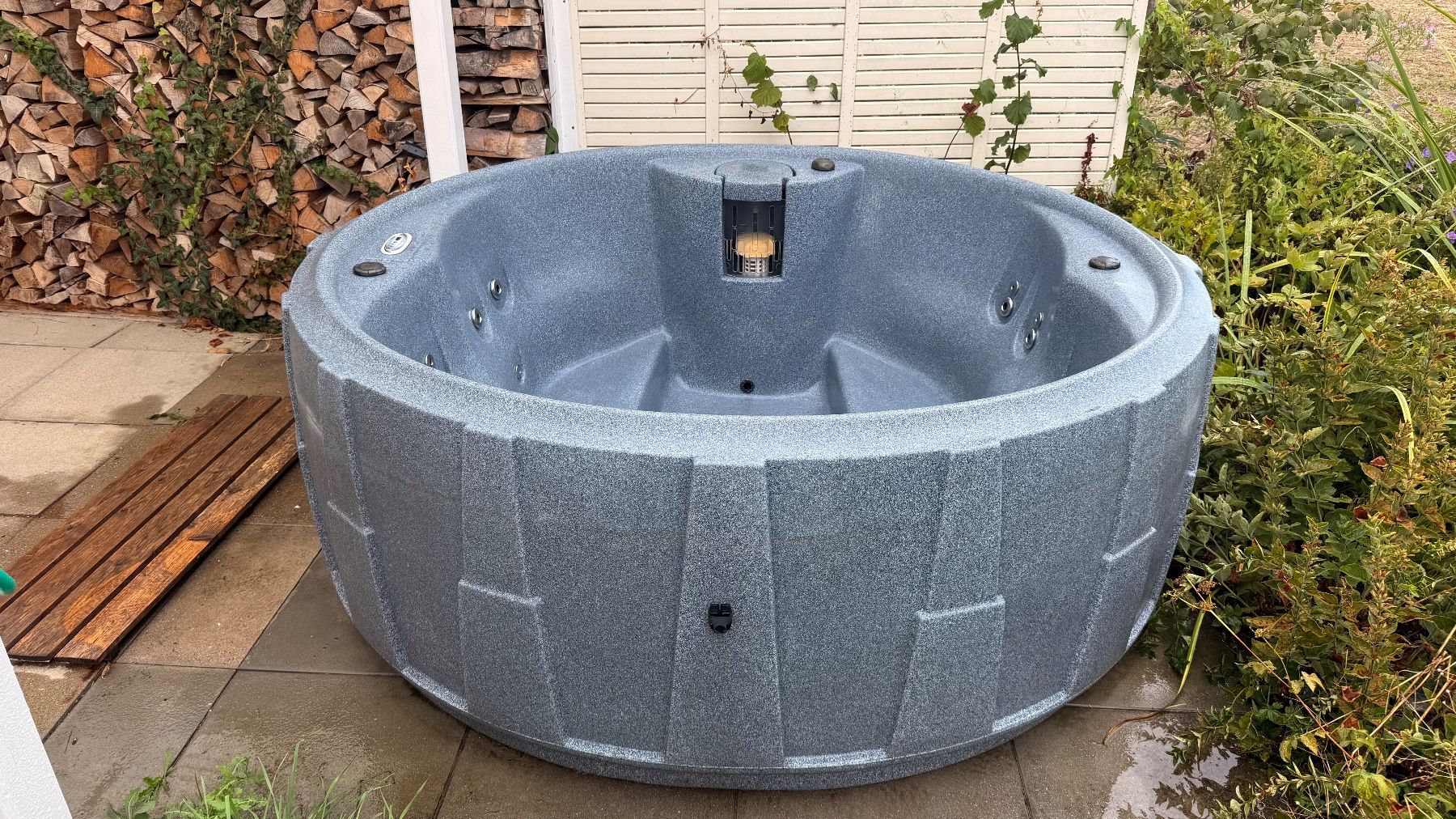 Whirlpool: Whirlpool Eclipse grau/Dream Maker Spa Abdeckung Neuwertig – Usato da Egnach venduto da Spezi4 1