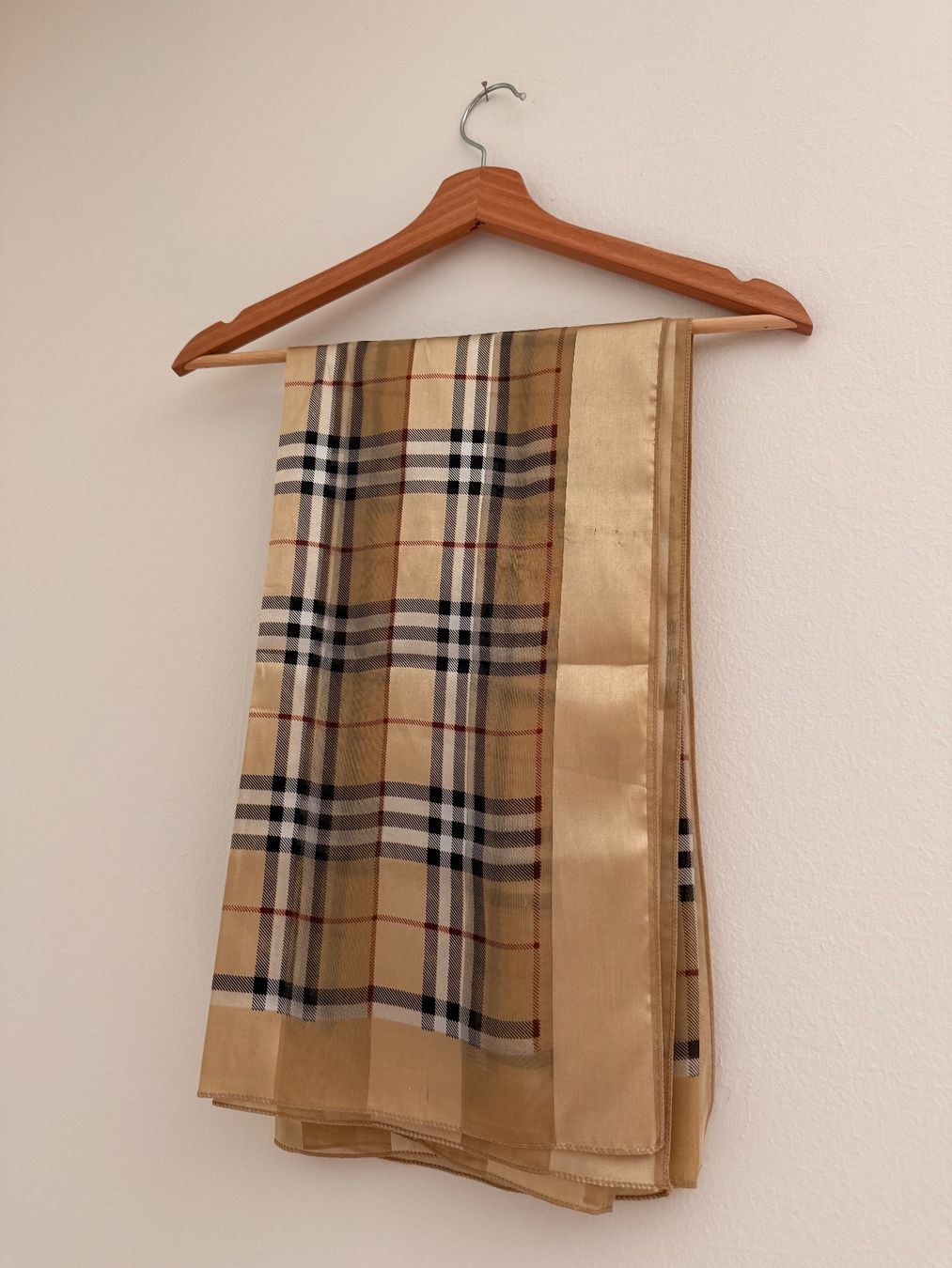 Foulards & écharpes: Foulard (Burberry Type) – D'occasion à Binningen par lan_w6w9