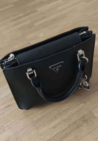 Sac à main noir GUESS – Élégant & Pratique – Très bon état