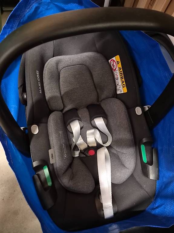 Sièges auto: Maxi Cosi iPebble 360 iSize, inklusive Adapter – D'occasion à Basel par pbu_jsm7 1